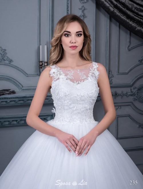 https://www.sposa-lia.com/images/stories/virtuemart/product/235       (2).jpg
